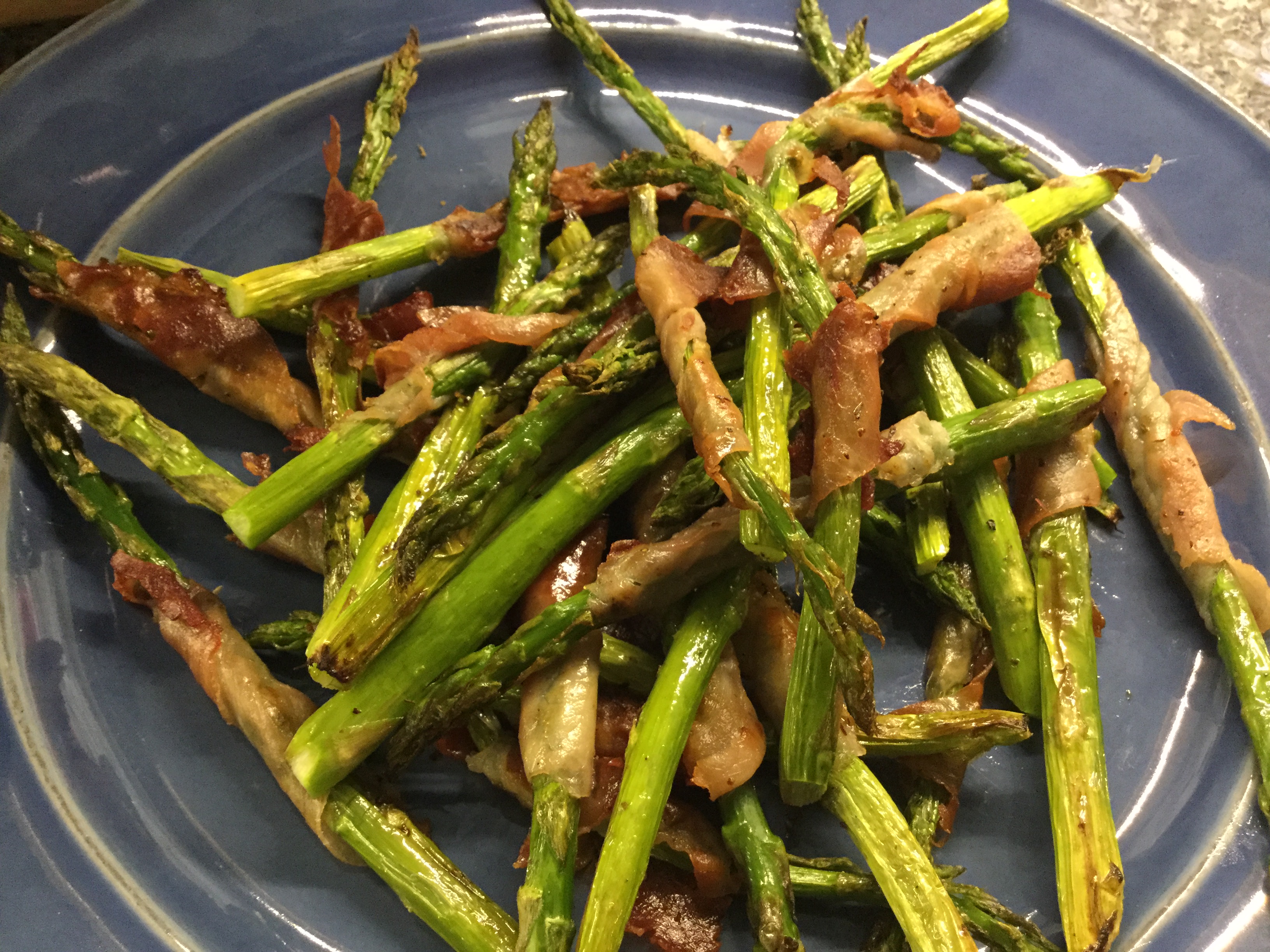 SKINNY Appetizer: Asparagus Wrapped in Crisp Prosciutto